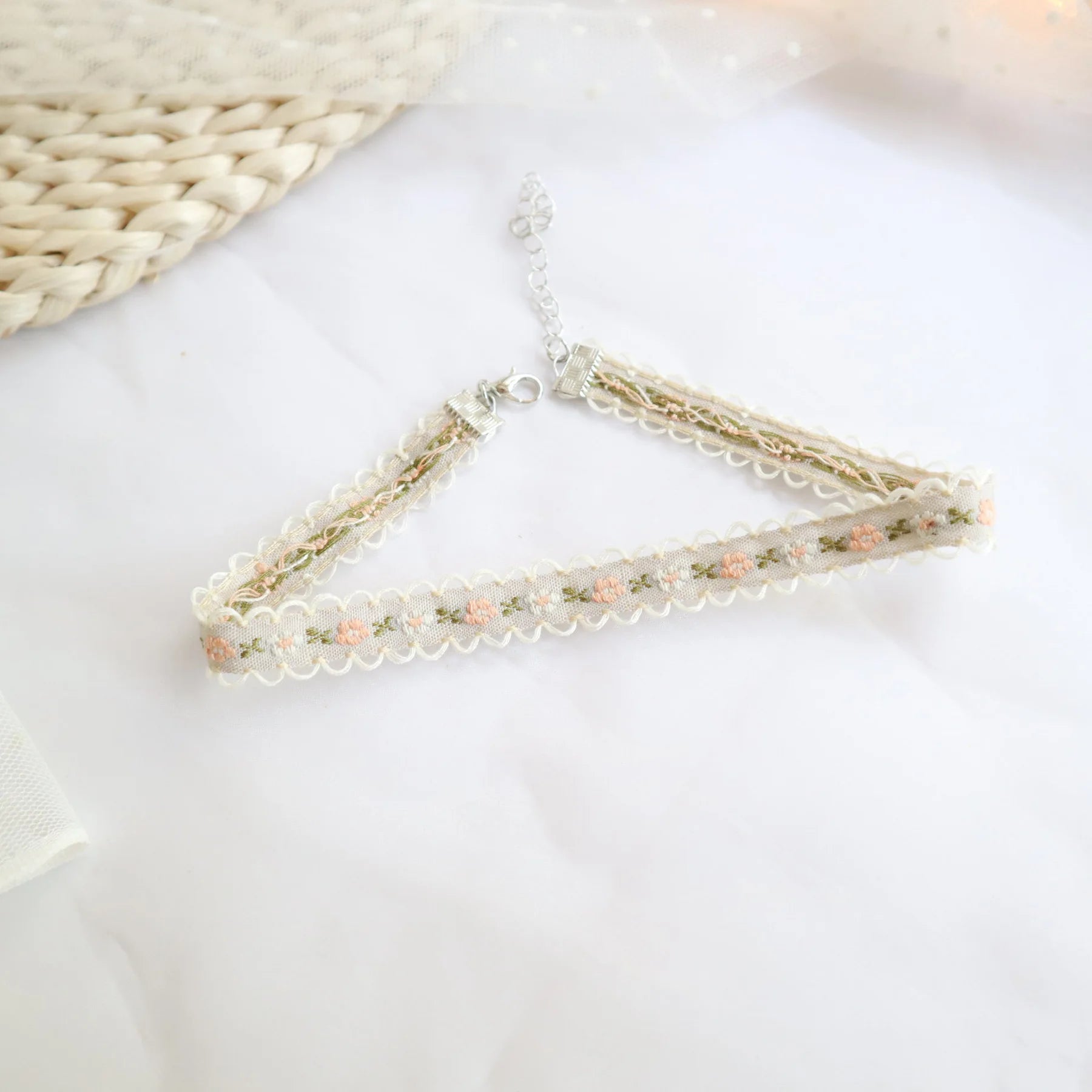Cute Green Flower Choker Necklace
