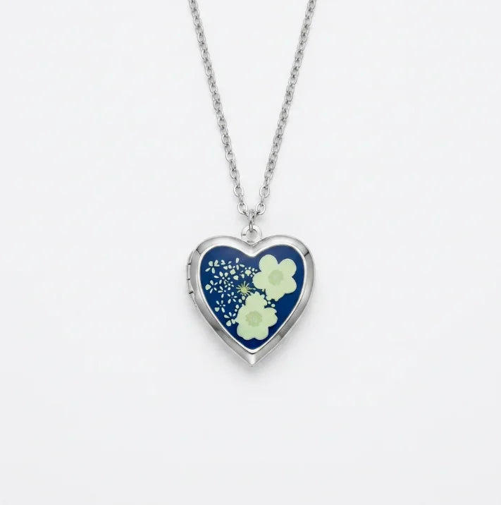 Vintage Dried Flower Heart Pendant Necklace