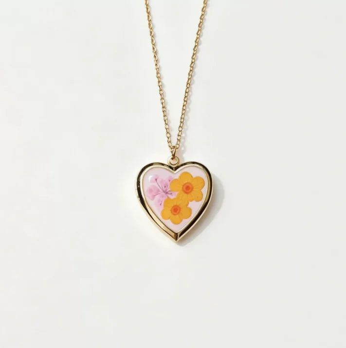 Vintage Dried Flower Heart Pendant Necklace